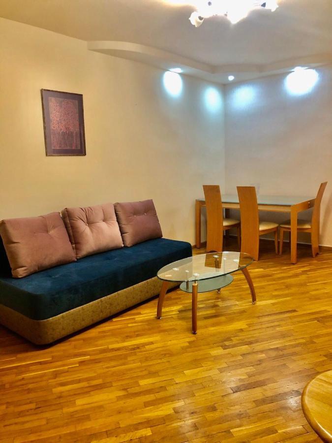 Republic Square Apartment เยเรวาน ภายนอก รูปภาพ